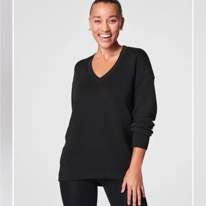 Spanx air essentials brushed V neck tunic in black! NWT size large!